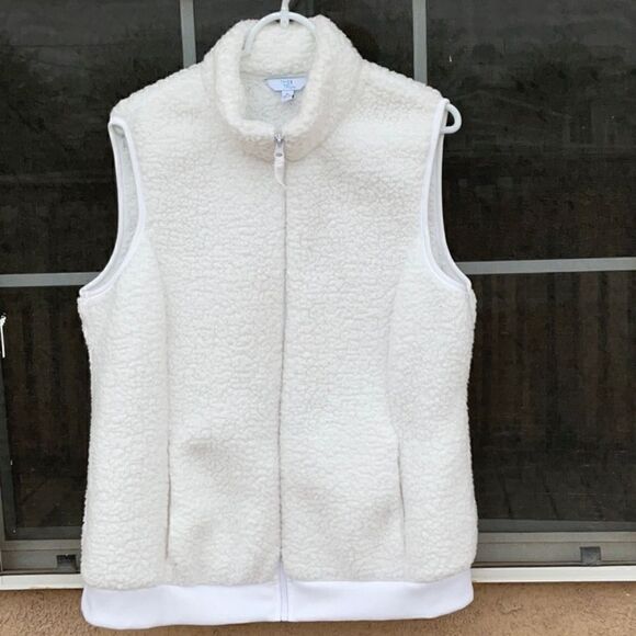 Take 50% OFF- Time and Tru Plus Plush Vest, Size-XL - Picture 2 of 8